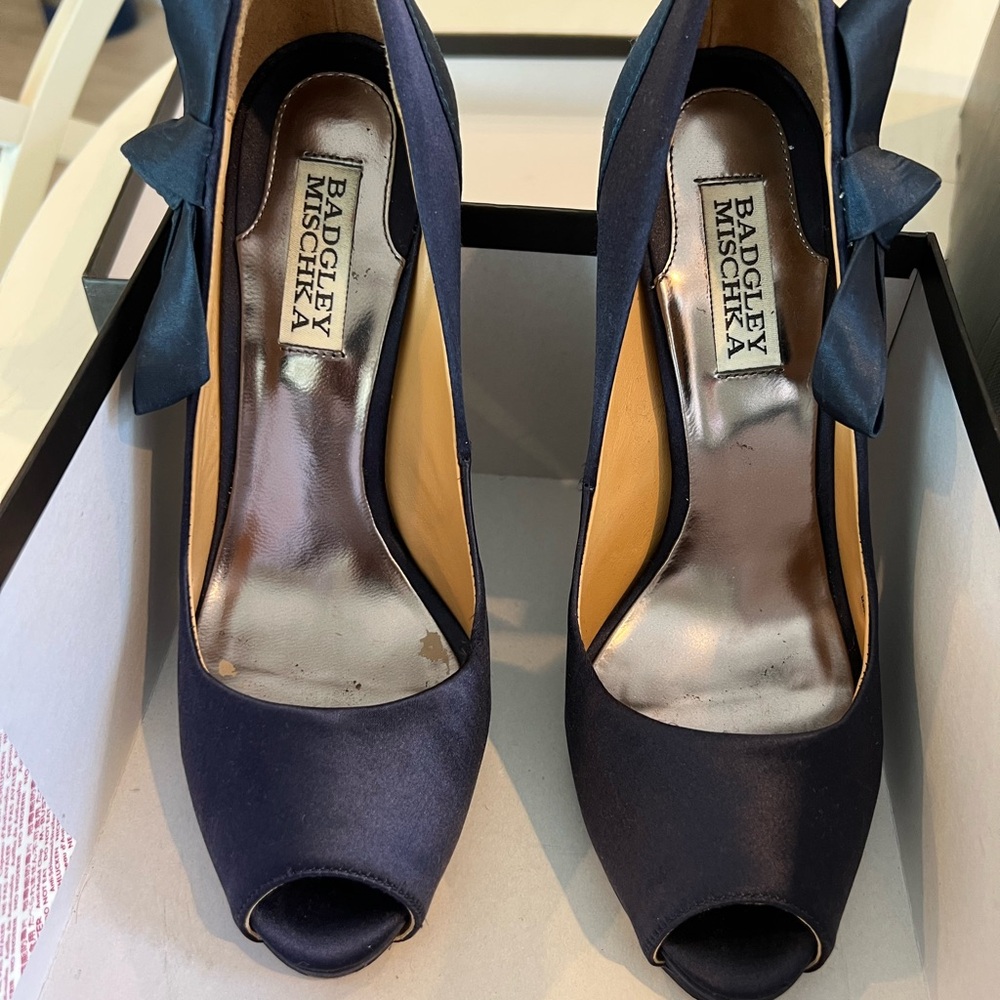 Badgley Mischka Women's Navy Peep Toe Heels